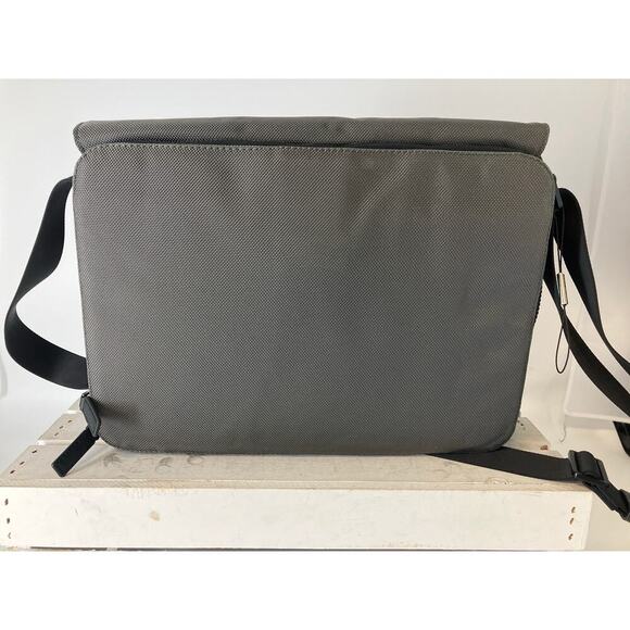 MICHAEL KORS NWT PARKER LG CHARCOAL CANVAS MESSANGER BAG - Picture 4 of 16